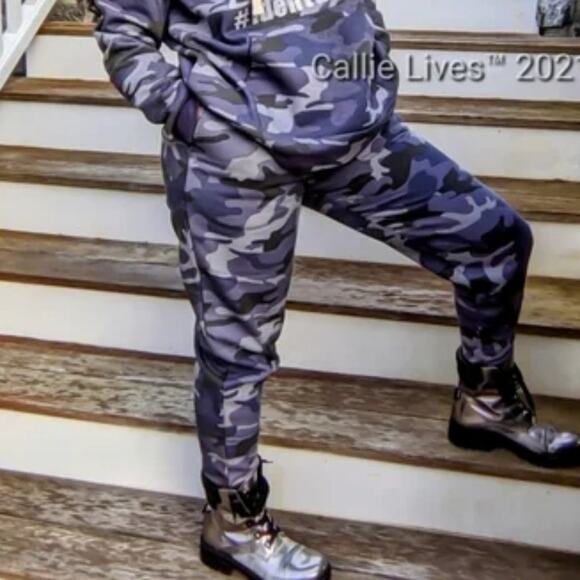 Medium Callie Lives Miz Survivor Navy Camo Warning Sweatpants pockets fleece - Picture 1 of 13